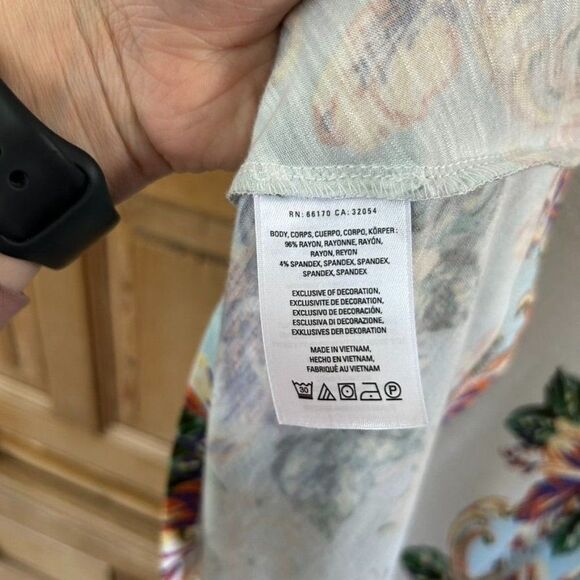 Akemi + Kin Small Floral Button Front Blouse Sleeveless Tank - Picture 10 of 10